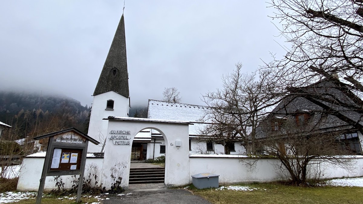 Apostel-Petrus Kirche Neuhaus