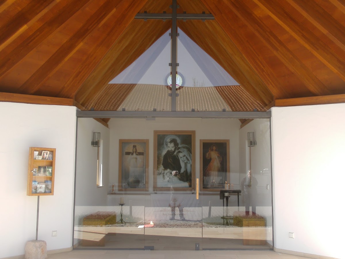 Brunnenkapelle bei der Heilig Blut Kirche