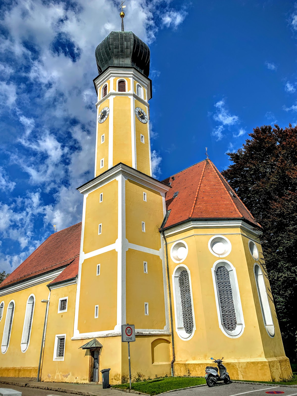 Die Pfarr- und Wallfahrtskirche Heilig Blut in Rosenheim
