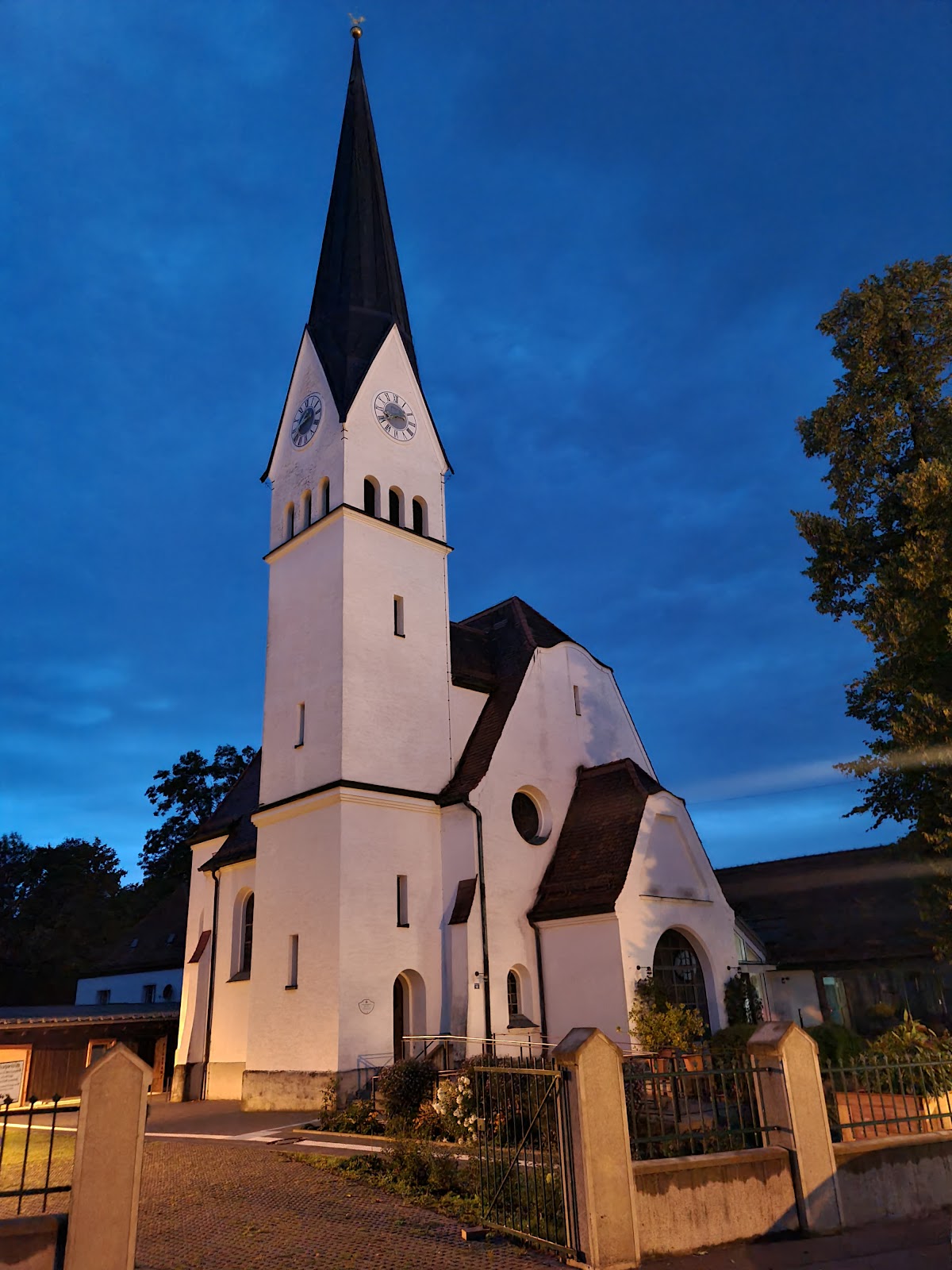Evang. Apostelkirche