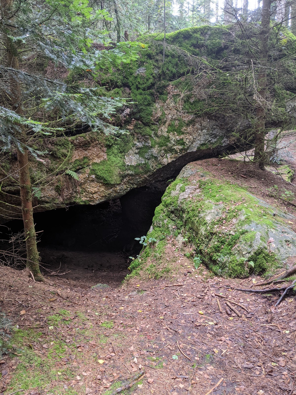 Hohle Stein in der Lugenz