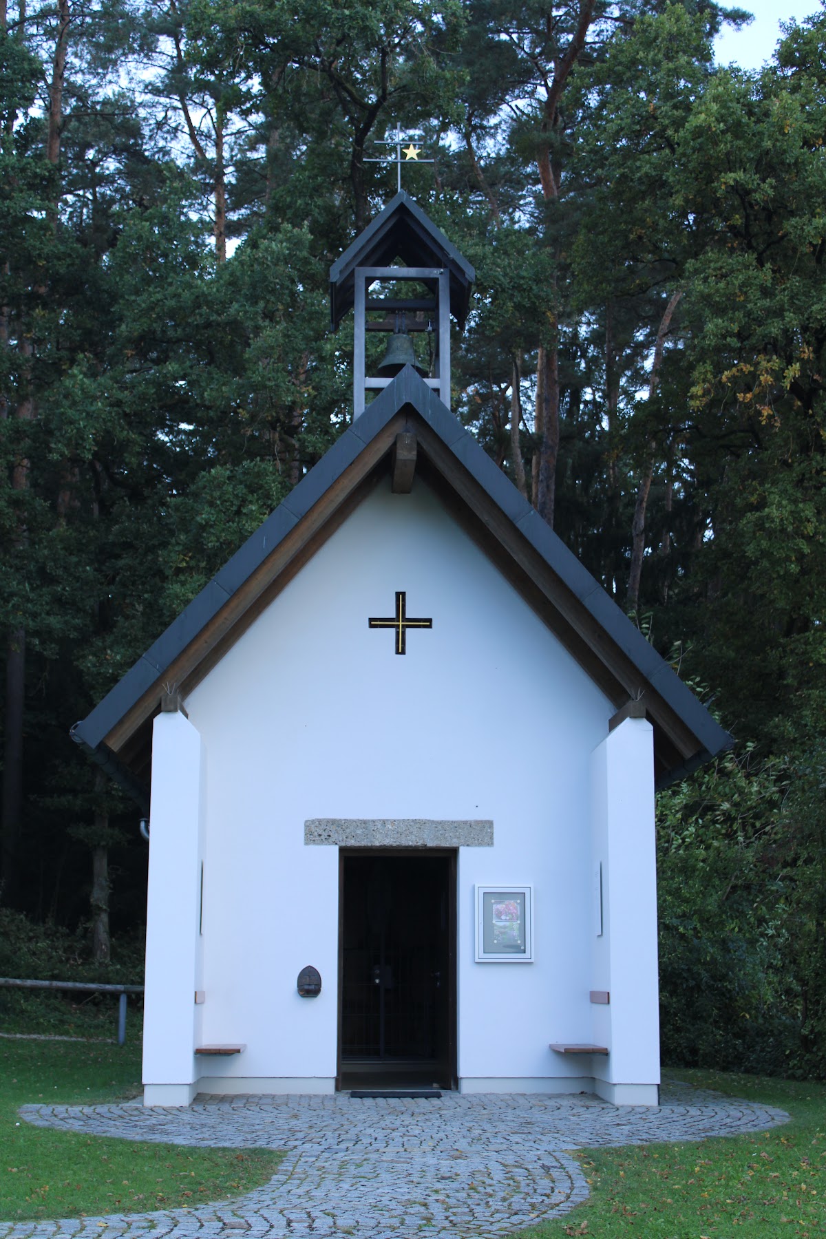 Marienkapelle mit Lourdesgrotte Reichertshofen