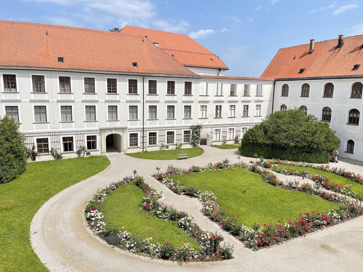Museum im Augustiner-Chorherrenstift (Altes Schloss Herrenchiemsee)
