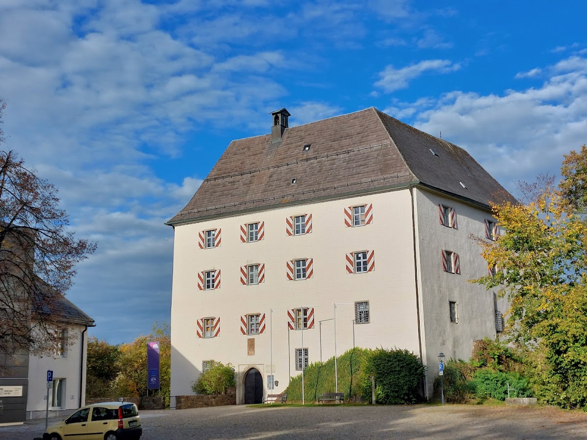 Schloss Wolfstein mit Museum Jagd-Land-Fluss und Galerie