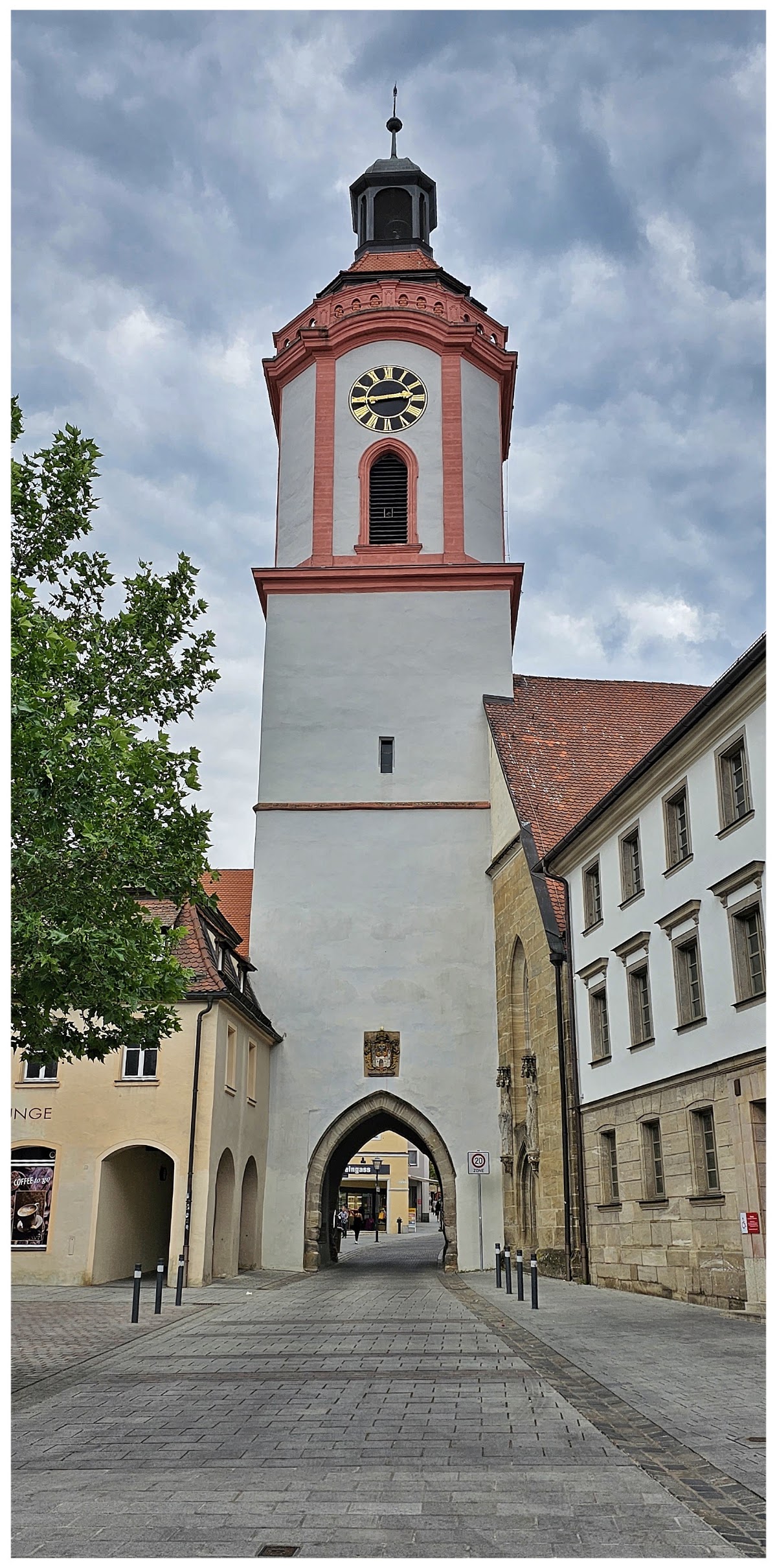 Spitalkirche mit Spitaltor