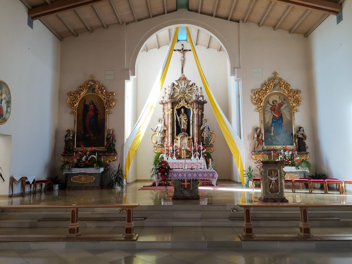St.-Nikolaus-Kirche mit Grab der Heiligen Anna Schäffer