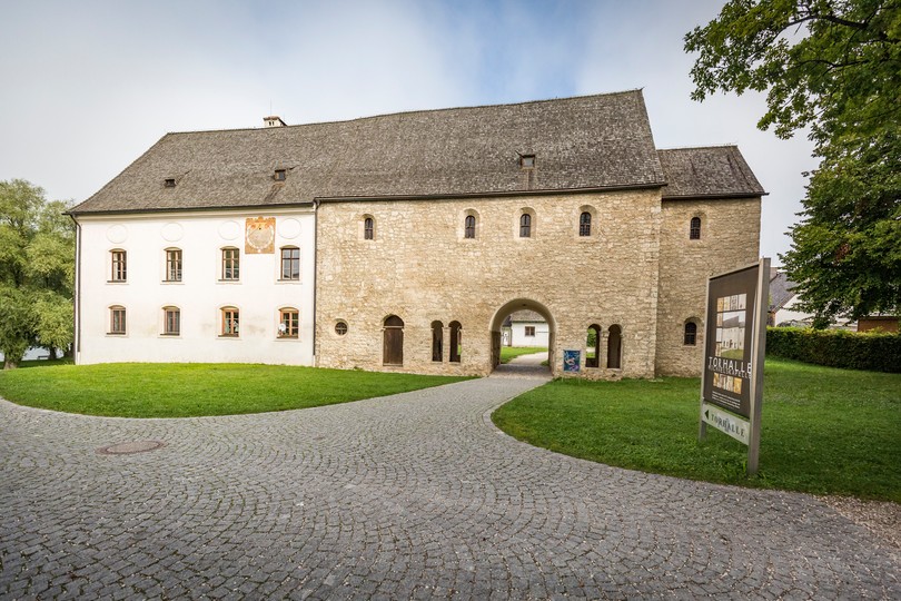Torhalle Frauenchiemsee und Vikarhaus