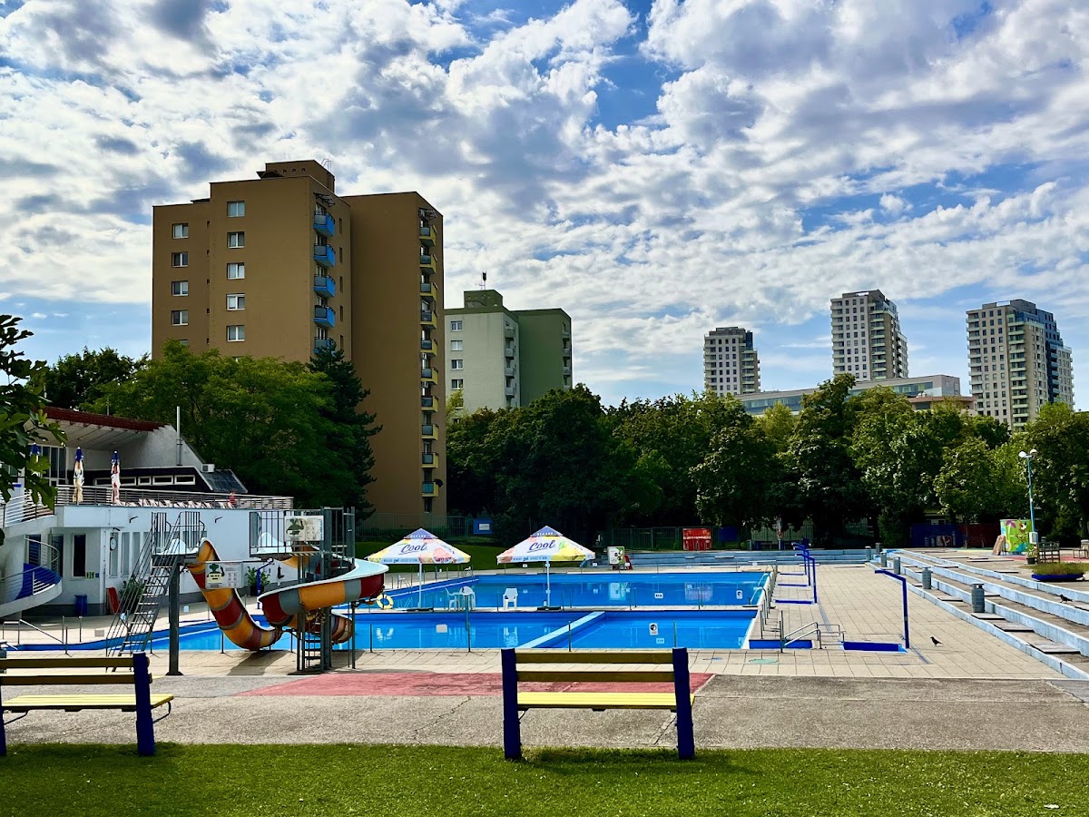 Freibad Delfín Bratislava (Mestské kúpalisko Delfín)