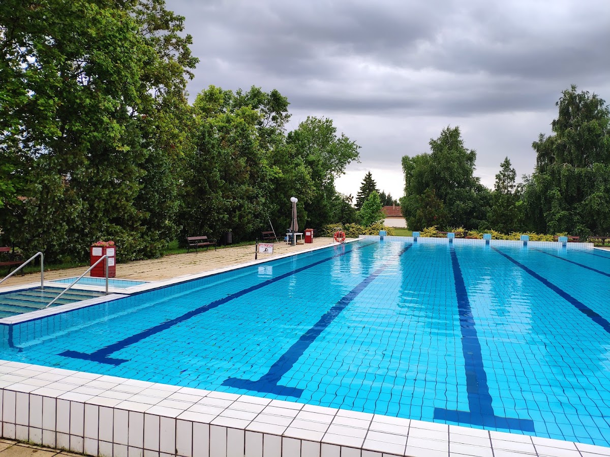 Strand- und Thermalbad Jászárokszállás (Strand- és Termálfürdő)