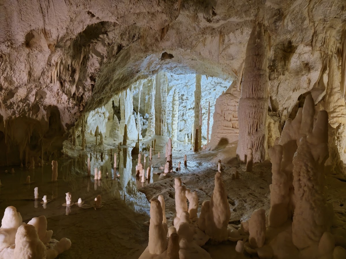 Frasassi-Höhlen (Grotte di Frasassi)