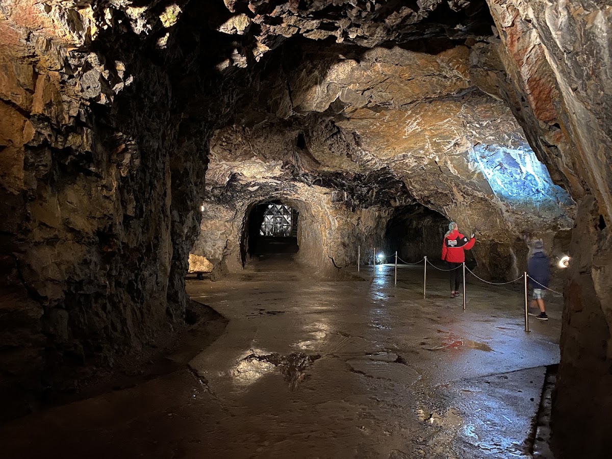 Výpustek-Höhle (Jeskyně Výpustek)