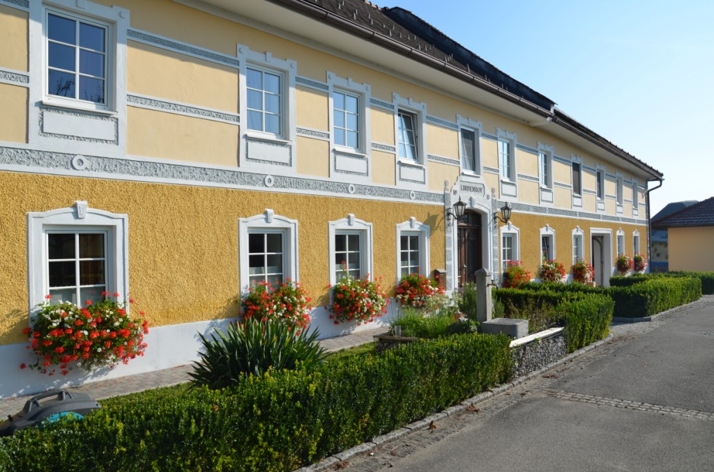 AM LINDENHOF