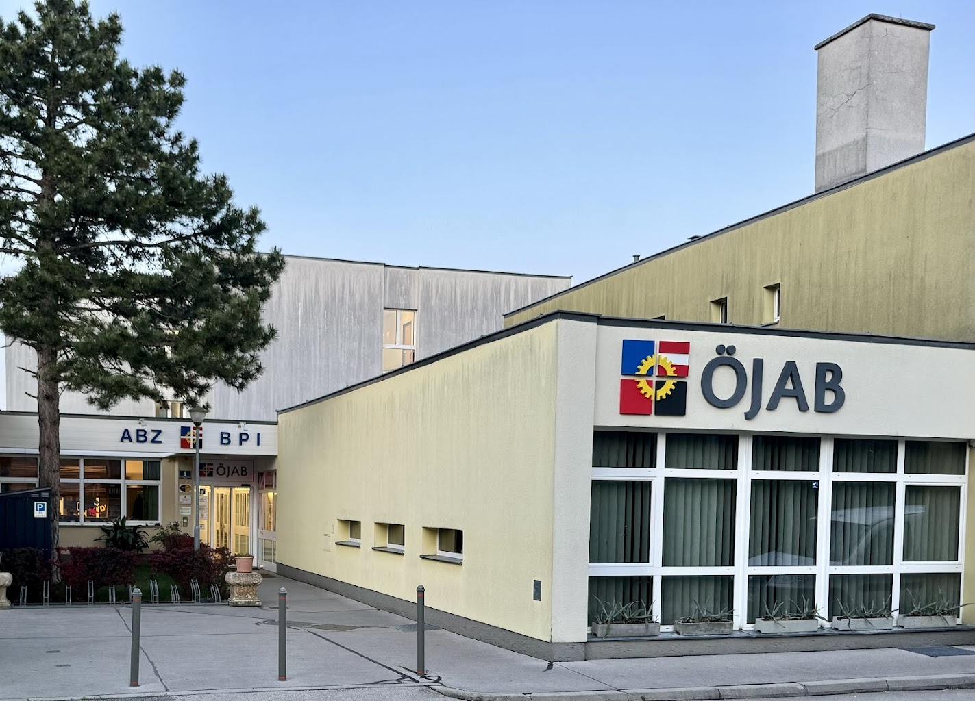 ÖJAB-Haus Mödling, Studierendenwohnheim, Jugendwohnheim und Ausbildungszentrum