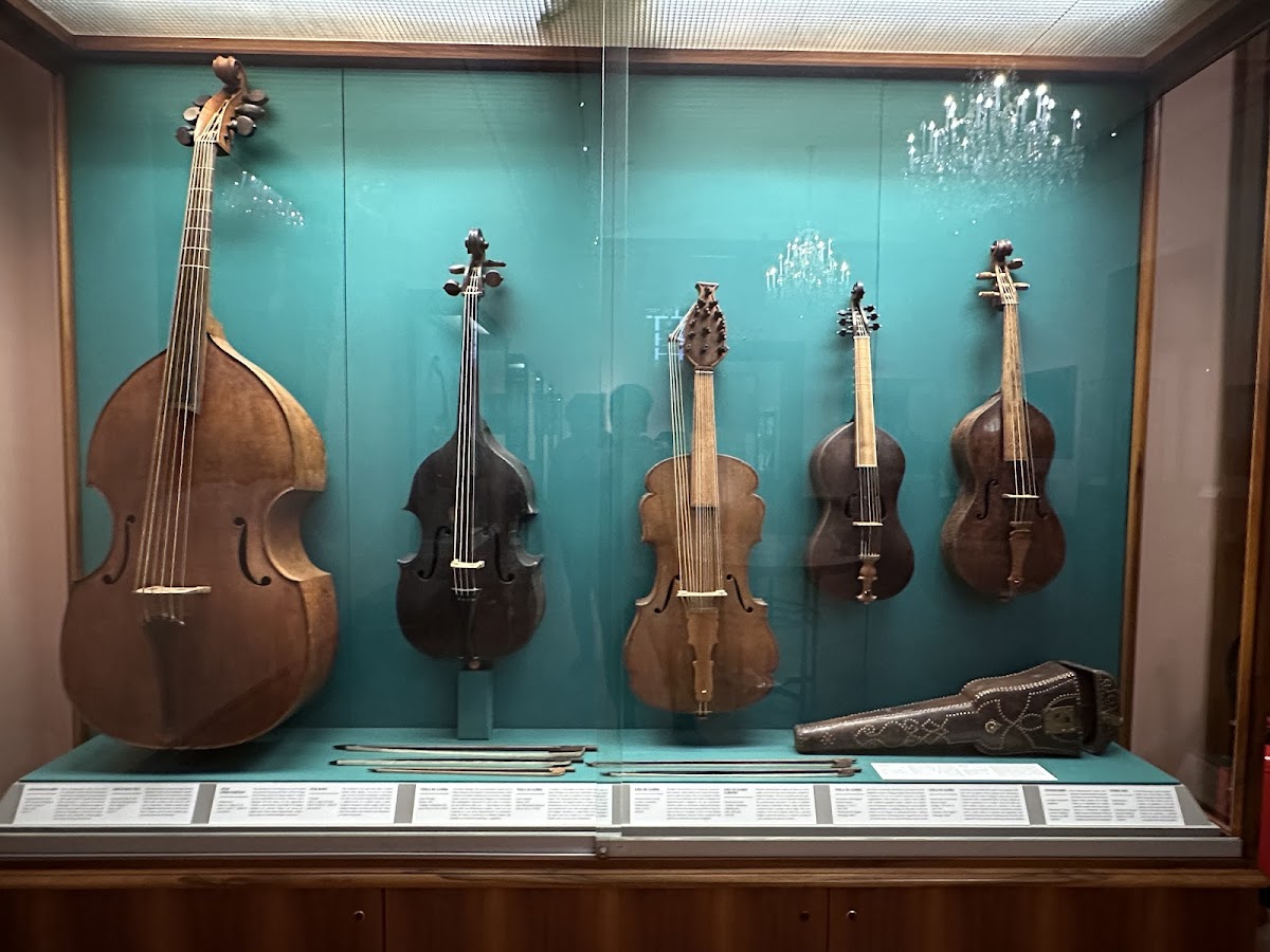 Sammlung alter Musikinstrumente